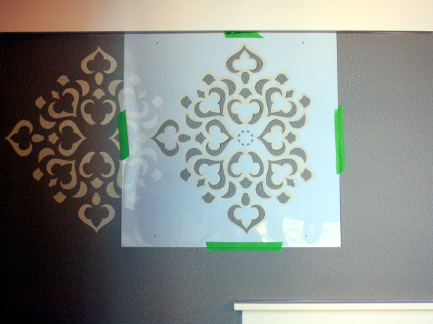 motif mural painting itself - an idea with paint and stencil