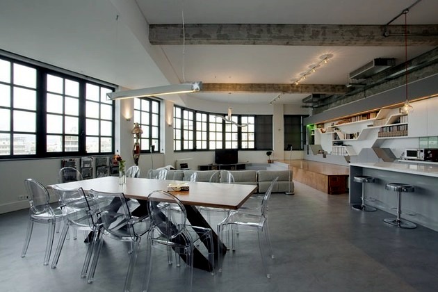 Bright and spacious loft in downtown