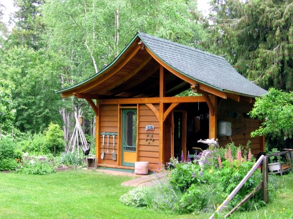 The material is and what still needs to be observed - wooden garden house insulation