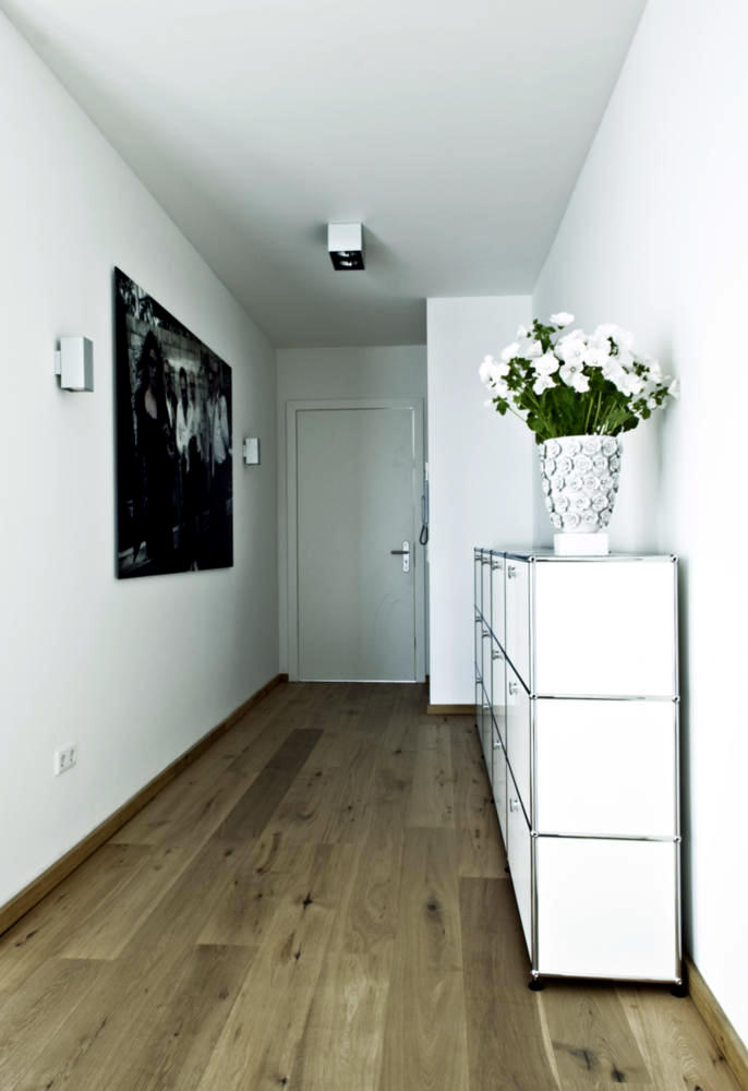 Entrance Hall & Cloakroom Entrance Hall & Cloakroom