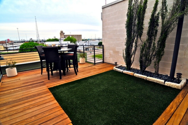 Grass mat for balcony and terrace - the advantages of artificial turf