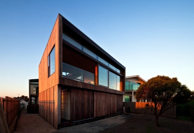 A house on the coast of Australia offers open and generous
