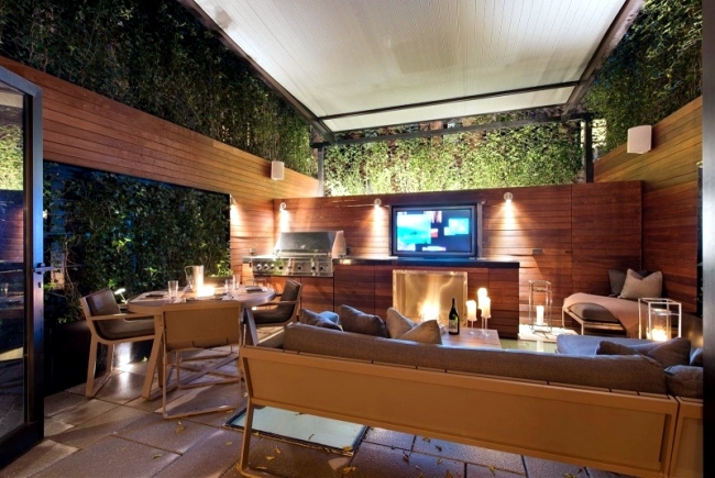 Combine two triplexes in a large modern city house