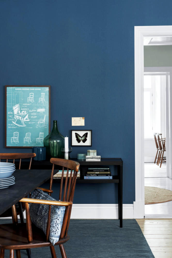 Blue Wall Color And Contrast Interior, What Color Sofa Goes With Blue Walls
