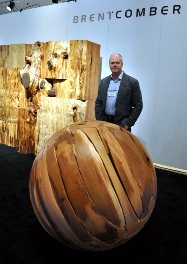 Modern Art offers exceptional decorating ideas with wooden statues