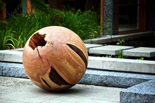 Modern Art offers exceptional decorating ideas with wooden statues