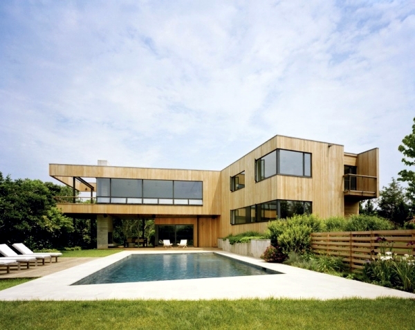 Impressed by the shore house with a great location and modern design