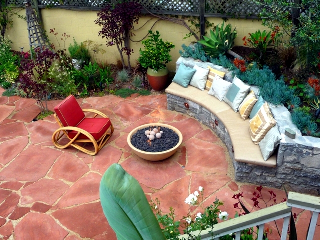 Fire sounded in the garden - mobile fireplace with decorative value