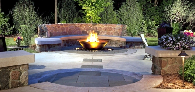 Fire sounded in the garden - mobile fireplace with decorative value