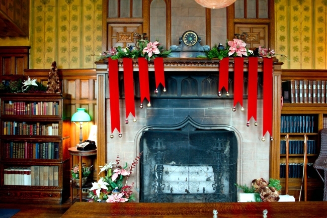 Decorated in an old house in New York very well for Christmas