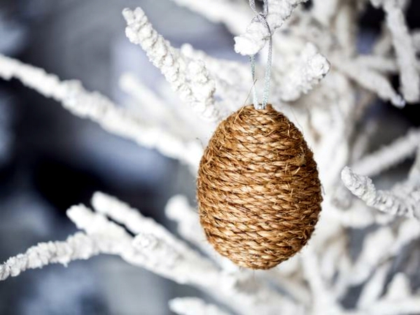 Christmas Decorations Ideas - old tree decorations give a new shine