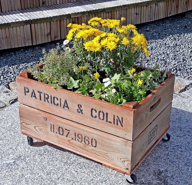 Build wood planter same - 22 Ideas to upcycling wine boxes