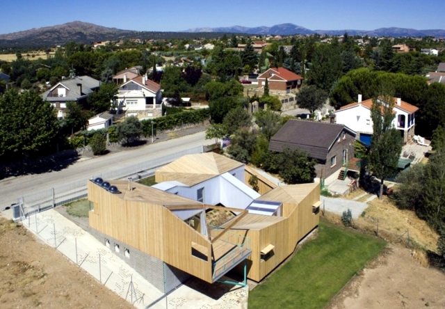 House on a hill with a seven-volume modular building construction