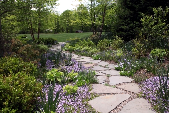 10 Tips to an attractive courtyard and garden design