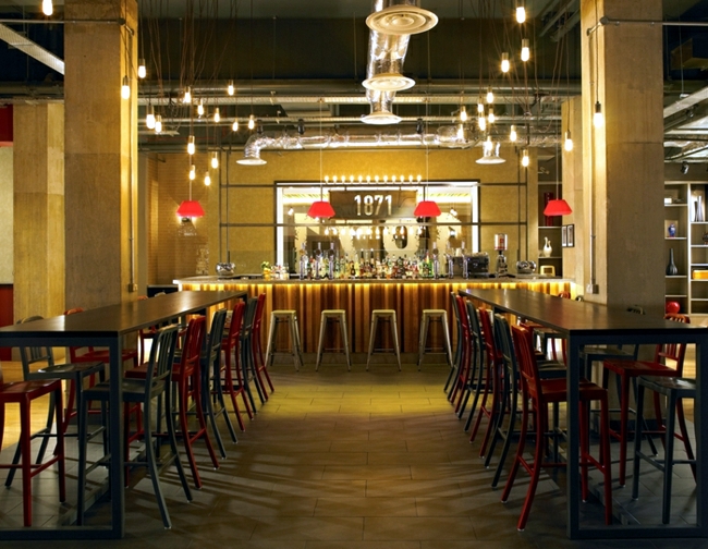 100 top restaurants and bars with a glamorous interior