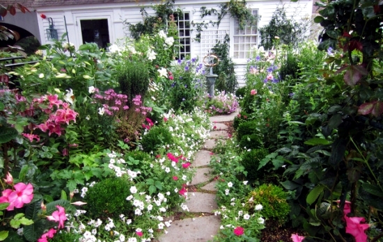 11 Garden Design ideas inspired by the Arts and Crafts Movement
