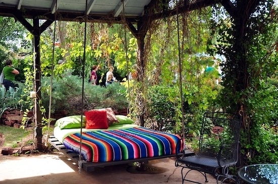 16 beautiful bed design ideas for hanging on the terrace or in the garden