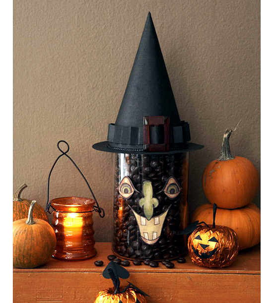 20 Halloween Decoration Ideas for the mantelpiece - Creepy eye-catcher