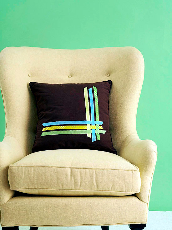 24 ideas for decorative sofa cushions or you refresh the interior