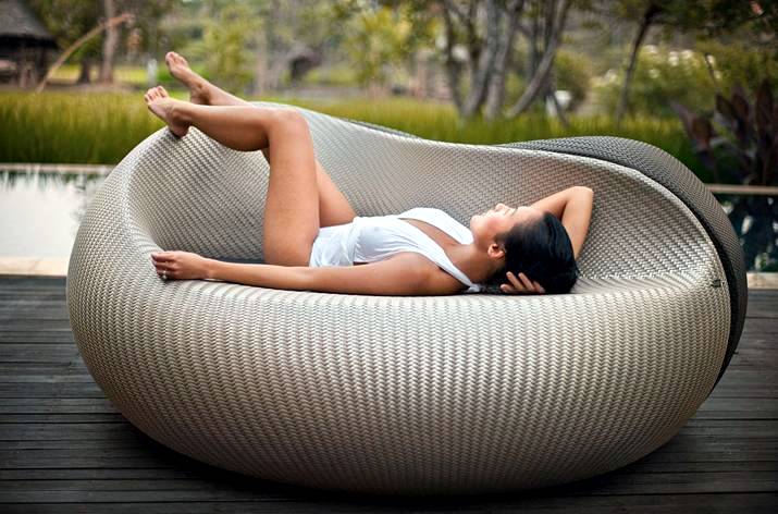 'Swing Rest' - a luxurious modern lounge bed