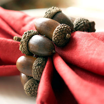 Autumn decoration from natural materials - craft ideas with leaves and acorns