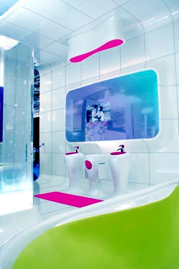 Bold colors in the bathroom - interior design ideas for atmospheric ambience