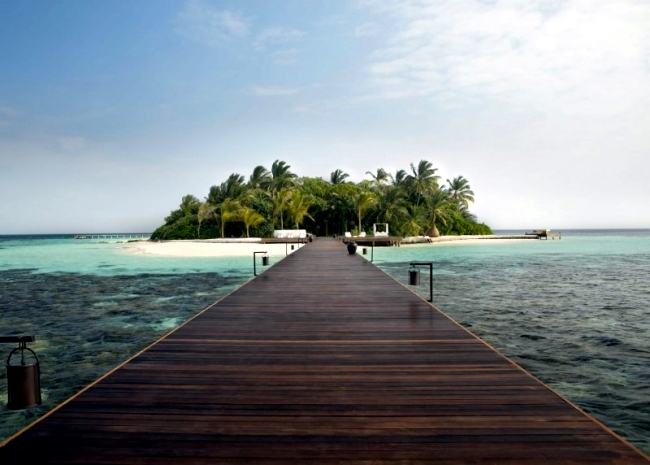 Coco Prive luxury resort in the Maldives offers private island vacation