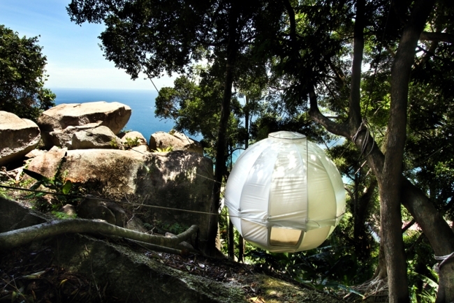 Cocoon Tree - A Luxury Tree House tent hanging bed combination