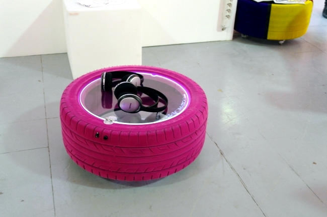 Coffee table with wheels tires - Workshop Schick of Tavomatico