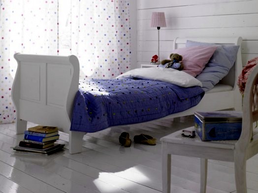 Colorful and comfortable cot designs for your little princess