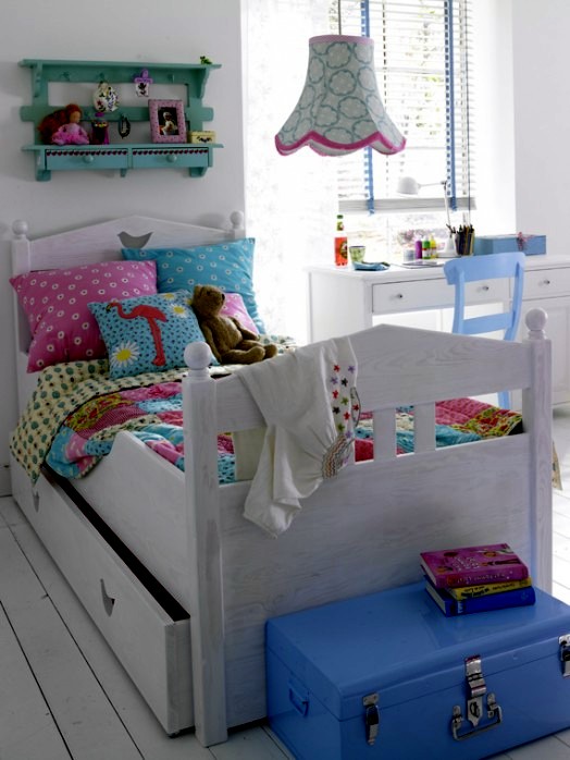 Colorful and comfortable cot designs for your little princess
