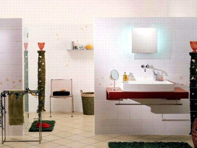 Colorful ceramic tiles with happy motifs decorate the dream bathroom