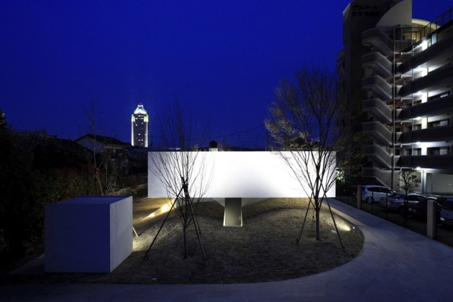 Concrete building with a flat roof of K2 - minimalist architecture in Japan