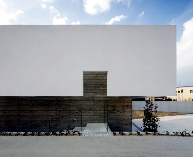 Concrete building with a flat roof of K2 - minimalist architecture in Japan