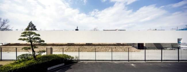 Concrete building with a flat roof of K2 - minimalist architecture in Japan