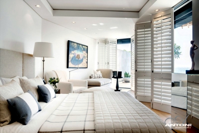 Contemporary beach house offers elegantly designed living area