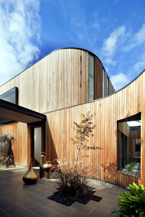 Contemporary wooden house build - what advantages does the use of wood