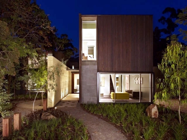 Contemporary wooden house build - what advantages does the use of wood
