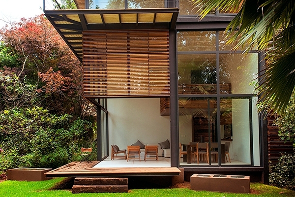 Contemporary wooden house build - what advantages does the use of wood