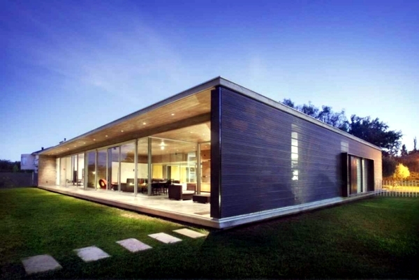 Contemporary wooden house build - what advantages does the use of wood