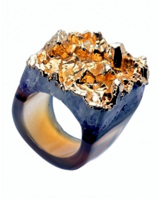 Cool designer rings made of quartz crystals in the trendy colors of Joya