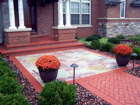 Creating a garden path advantages of a floor covering made of bricks and clinkers