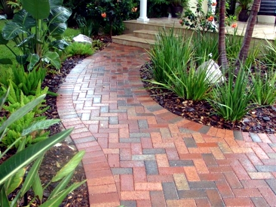 Creating a garden path advantages of a floor covering made of bricks and clinkers