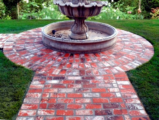 Creating a garden path advantages of a floor covering made of bricks and clinkers