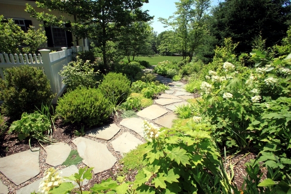 Creating a garden path and design - garden design ideas for effective