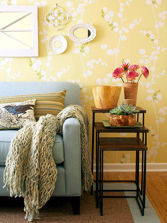 Creative wall design in the living room - ideas for colorful wallpapers