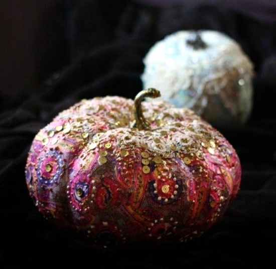 Decorate pumpkins - 30 Fall ideas with paint, rhinestones and lace