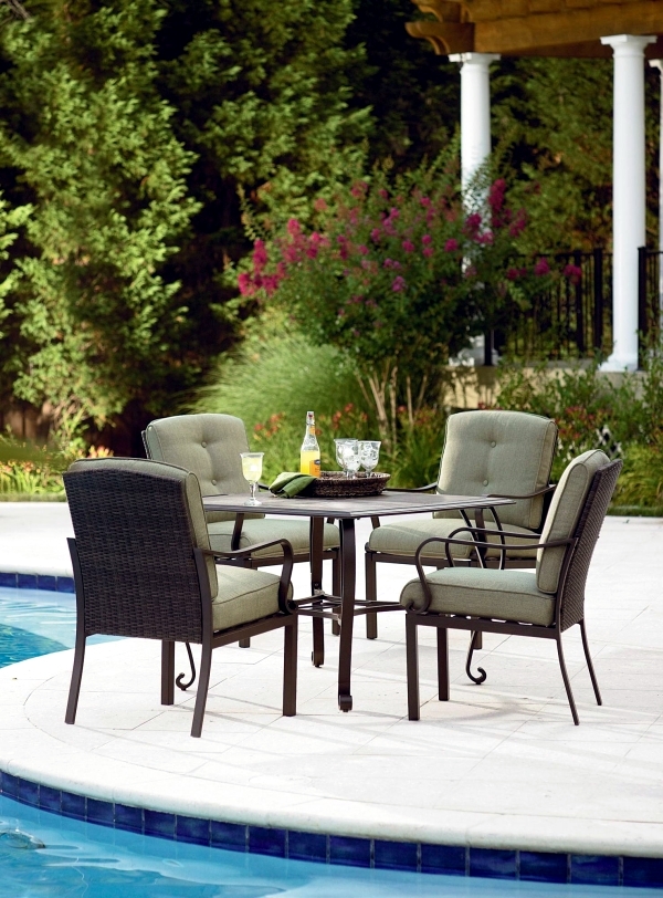 Design ideas and essential items for the outdoor dining area