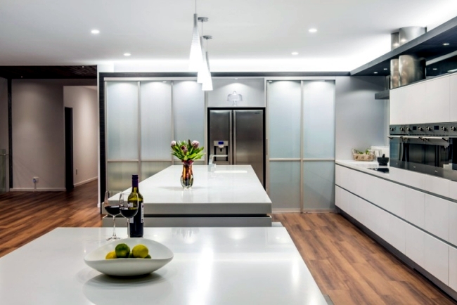 Designer Corian ® kitchen with island - Modern, open and spacious