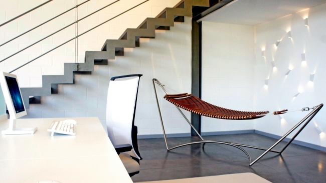 Designer hammock with metal frame - that holiday feeling at home